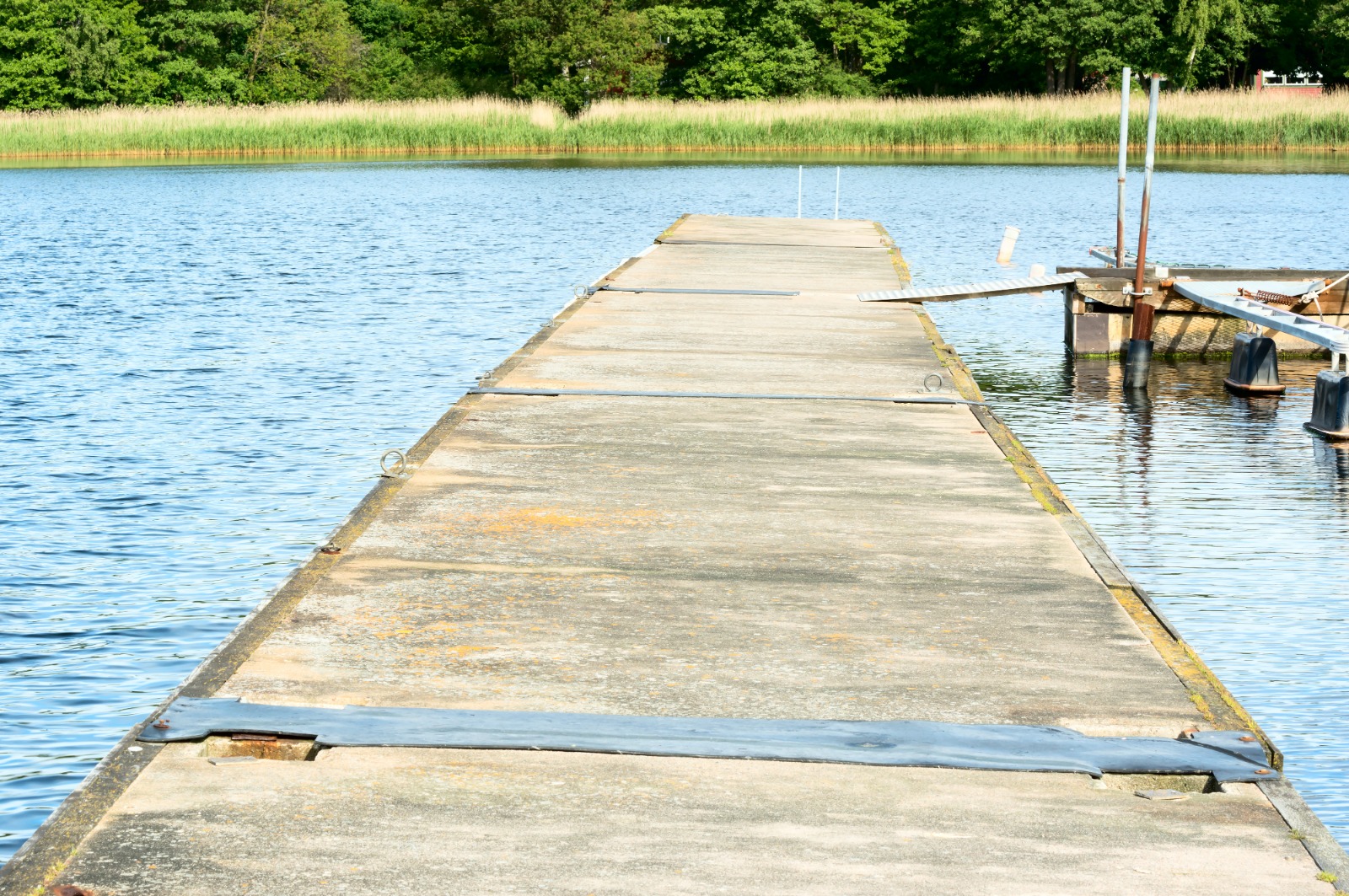 pontile galleggiante in calcestruzzo